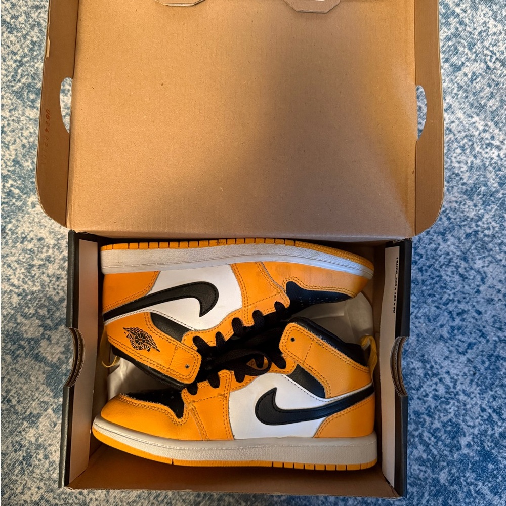 Jordan 1 mid children’s size 1Y